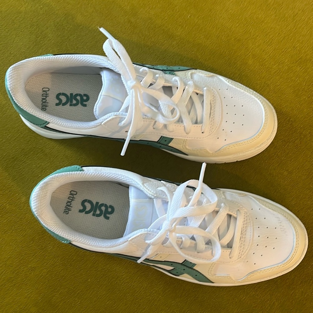 ASICS Ortholite sneaker white with cream & sage trim size 8